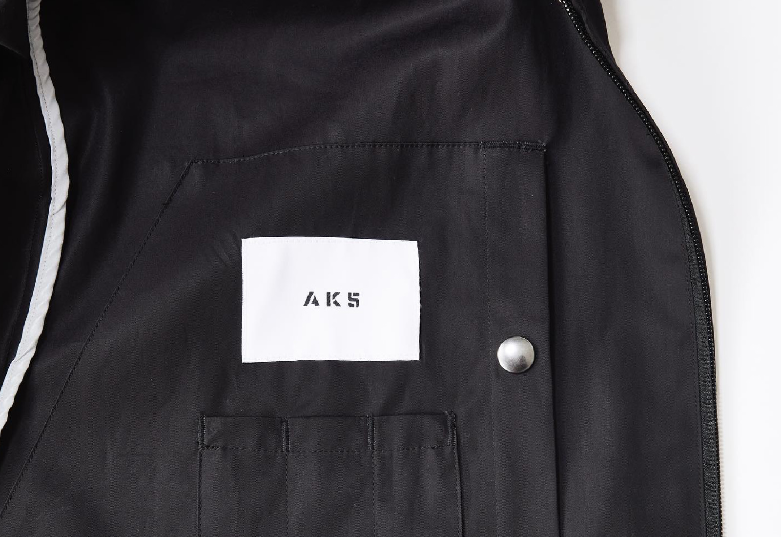 ボーイ｜AK5_左ききのエレン展